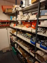 Partij installatiemateriaal in 2mtr stelling – kavel bij Onlineveilingmeester, Hoogeveen