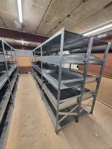 27 meter magazijnstellingen met metalen legborden en inzetbakken – foto 7 – kavel bij Onlineveilingmeester, Hoogeveen