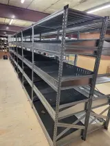 27 meter magazijnstellingen met metalen legborden en inzetbakken – foto 8 – kavel bij Onlineveilingmeester, Hoogeveen