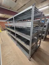 27 meter magazijnstellingen met metalen legborden en inzetbakken – foto 9 – kavel bij Onlineveilingmeester, Hoogeveen