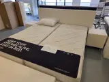 Boxpring 180x200 met matrassen en nachtkasten, Sleep & Dream – foto 2 – kavel bij Onlineveilingmeester, Hoogeveen