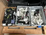 2x Pallet ICT accessoires w.o. beeldschermen, verlengsnoeren, W.o. Dell – foto 3 – kavel bij Onlineveilingmeester, Hoogeveen