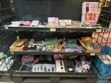 4x Inhoud stellingvak w.o. mode- en haaraccessoires, W.o. H&M, Cider, Contents – kavel bij Onlineveilingmeester, Hoogeveen