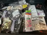 4x Inhoud stellingvak w.o. mode- en haaraccessoires, W.o. H&M, Cider, Contents – foto 4 – kavel bij Onlineveilingmeester, Hoogeveen