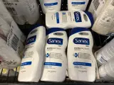 194x Verzorgingsproducten w.o. deodorant W.o. Sanex – foto 2 – kavel bij Onlineveilingmeester, Hoogeveen