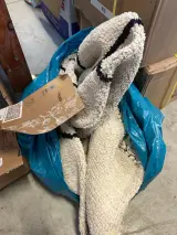 Vloerkleed, 1x vloerstandaard, Stier, Homla – foto 3 – kavel bij Onlineveilingmeester, Hoogeveen