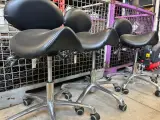 3x Verrijdbare kruk met rugleuning – foto 2 – kavel bij Onlineveilingmeester, Hoogeveen