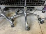 3x Verrijdbare kruk met rugleuning – foto 4 – kavel bij Onlineveilingmeester, Hoogeveen
