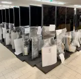 Samsung OM46N 46 inch professioneel scherm inclusief vloerstatief – kavel bij Onlineveilingmeester, Hoogeveen
