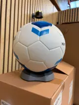 8x Slimme voetbal met bewegingssensoren maat 5 met oplader en kabel INSAIT JOY – foto 2 – kavel bij Onlineveilingmeester, Hoogeveen