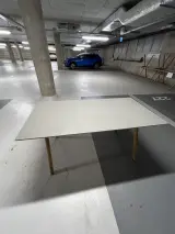 Lockerkasten met cijferslot en vergadertafels – foto 3 – kavel bij Domeinen Roerende Zaken, Zwolle
