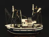 Collectie van 4 decoratieve scheepsmodellen – Trawler, Belle Poule, La Victoire en zeilboot – foto 9 – kavel bij De Kringwinkel, Antwerpen