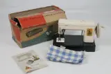 Vintage Nähzwerg Speelgoednaaimachine – kavel bij De Kringwinkel, Brecht