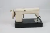Vintage Nähzwerg Speelgoednaaimachine – foto 4 – kavel bij De Kringwinkel, Brecht