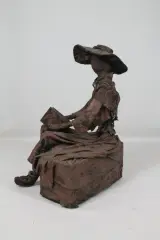 Textielsculptuur: zittende figuur – foto 3 – kavel bij De Kringwinkel, Brecht