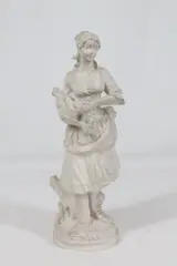 Klassiek beeld van jonge vrouw met korenaren – foto 2 – kavel bij De Kringwinkel, Brecht