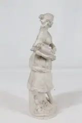 Klassiek beeld van jonge vrouw met korenaren – foto 5 – kavel bij De Kringwinkel, Brecht