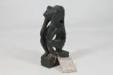 Houten Afrikaanse beeldje van Fair Trade – kavel bij De Kringwinkel, Brecht