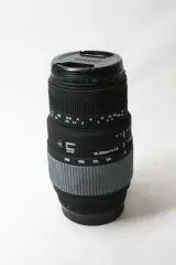 Sigma DG 70-300mm f/4-5.6 Telezoom lens met tas – foto 2 – kavel bij De Kringwinkel, Brecht