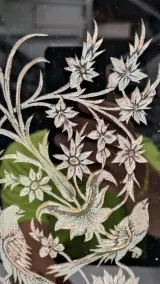 Perzisch metaalwerk met vogels en bloemen in Khatamkari-lijst – foto 6 – kavel bij De Kringwinkel, Gent