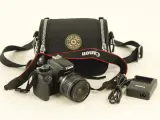 Canon EOS 450D digitale spiegelreflexcamera met lens, batterij oplader en kipling camera tas – kavel bij De Kringwinkel, Antwerpen