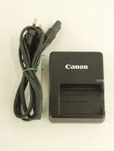 Canon EOS 450D digitale spiegelreflexcamera met lens, batterij oplader en kipling camera tas – foto 2 – kavel bij De Kringwinkel, Antwerpen