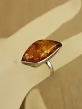 Sterling zilveren ring met barnsteen – kavel bij De Kringwinkel, Antwerpen