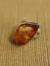 Sterling zilveren ring met barnsteen – foto 2 – kavel bij De Kringwinkel, Antwerpen