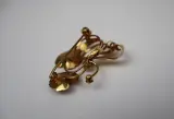 14 kt Gouden broche met parel en blauwe accentsteen – foto 2 – kavel bij De Kringwinkel, Izegem