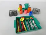 Vintage speelgoedkeuken lot met kinderbestek en keukengerei – kavel bij De Kringwinkel, Heverlee