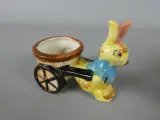 Set van drie vintage keramische konijntjes met karretjes – foto 3 – kavel bij De Kringwinkel, Diest