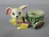 Set van drie vintage keramische konijntjes met karretjes – foto 4 – kavel bij De Kringwinkel, Diest