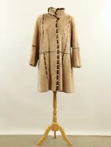 ZUKI - Exclusieve Canadese faux fur mantel - beige met bruine details - made in Canada – foto 2 – kavel bij De Kringwinkel, Antwerpen