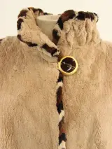 ZUKI - Exclusieve Canadese faux fur mantel - beige met bruine details - made in Canada – foto 3 – kavel bij De Kringwinkel, Antwerpen