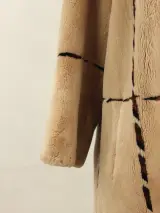 ZUKI - Exclusieve Canadese faux fur mantel - beige met bruine details - made in Canada – foto 4 – kavel bij De Kringwinkel, Antwerpen