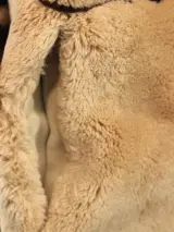 ZUKI - Exclusieve Canadese faux fur mantel - beige met bruine details - made in Canada – foto 5 – kavel bij De Kringwinkel, Antwerpen