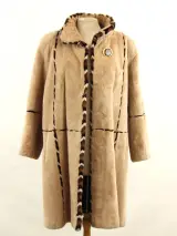 ZUKI - Exclusieve Canadese faux fur mantel - beige met bruine details - made in Canada – foto 7 – kavel bij De Kringwinkel, Antwerpen