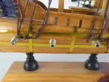 Set van 7 decoratieve houten modelzeilschepen – foto 12 – kavel bij De Kringwinkel, Heverlee