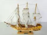 Set van 7 decoratieve houten modelzeilschepen – foto 25 – kavel bij De Kringwinkel, Heverlee