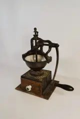 Antieke Peugeot Frères A2 toonbank-koffiemolen, ca. 1890-1900 – foto 2 – kavel bij De Kringwinkel, Turnhout