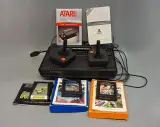 Atari 2600 videospelconsole met accessoires en spellen – foto 2 – kavel bij De Kringwinkel, Aalst