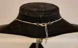 Veelkleurige ketting met blauwe en paarse kralen – foto 2 – kavel bij De Kringwinkel, Aalst