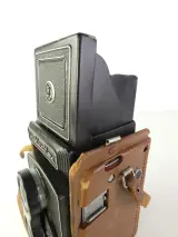 Vintage Yashicaflex tweelens camera met leren hoes – foto 9 – kavel bij De Kringwinkel, Heverlee