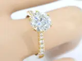 Geelgouden ring met een grote natuurlijke diamant van 2.03 carat – foto 2 – kavel bij Onlineveilingmeester