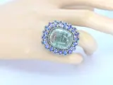 Groot uitgevoerde art-deco ring met natuurlijke diamanten een grote tourmalijn en tanzanieten – foto 2 – kavel bij Onlineveilingmeester