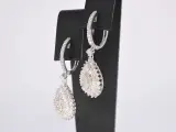 Witgouden druppelvormige oorhangers met diamanten – foto 4 – kavel bij Onlineveilingmeester