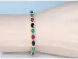 Gouden tennisarmband met diamanten, saffier, robijn en smaragd – foto 2 – kavel bij Onlineveilingmeester