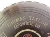 Set van 4 Thomas Taylor lawn bowls in houten kist – foto 5 – kavel bij De Kringwinkel, Heverlee