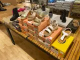 Ca. 66x Damesschoenen, Posh, Geox, Tamaris, UGG Etc – foto 2 – kavel bij Onlineveilingmeester, Dokkum