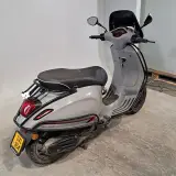 Bromscooter, Vespa, Sprint 4T, 2019 – foto 2 – kavel bij Domeinen Roerende Zaken, Groningen